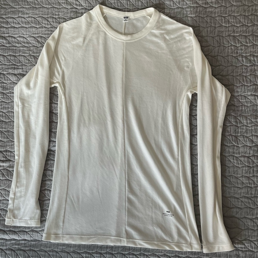 Uniqlo Women’s Size M Long Sleeve HEATTECH Shirt in Cream